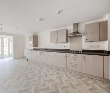 3 bedroom semi-detached house to rent - Photo 5