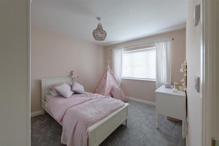 5 bedroom detached house to rent - Photo 3
