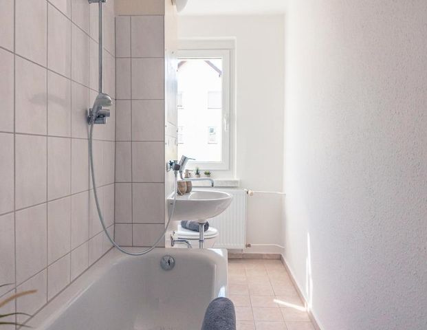 Helle 2-Raum-Wohnung mit Balkon - Foto 1