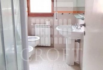 Attic-Cassia: 250mq. Top floor in addition to 250mq. of panoramic terraces. Spacious living, dining, 5 bedrooms, 3 baths, maid’s room, 3 panoramic terraces, parking, silent,. Located at begining of Cassia, near Schools. Ref 160