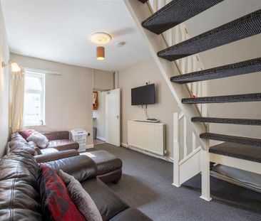 3 bedroom private hall to rent - Photo 3