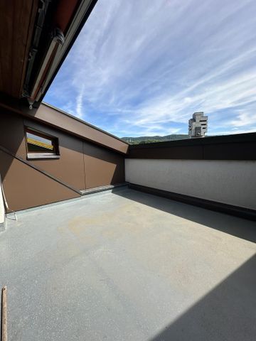Frisch renovierte 4.5-Zimmerdachwohnung im Zentrum - Photo 3