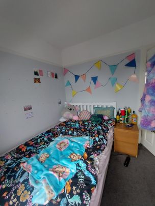 6 bedroom semi-detached house to rent - Photo 1