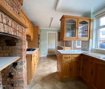 4 bedroom semi-detached house to rent - Photo 6