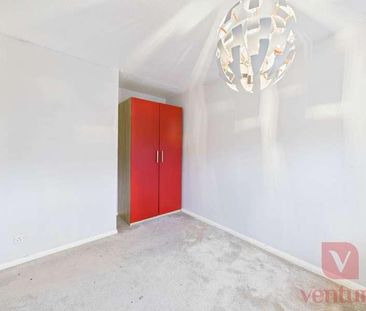 Petersham Close, Newport Pagnell, MK16 - Photo 5