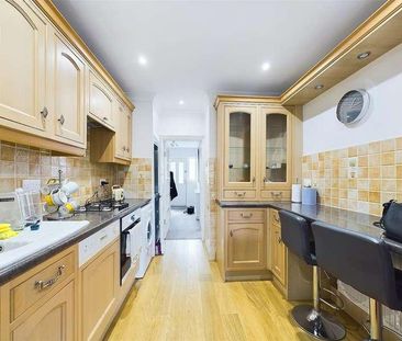 Lawn Close, Ruislip, HA4 - Photo 3