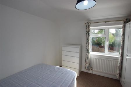 1 bedroom in a house share to rent - Photo 4