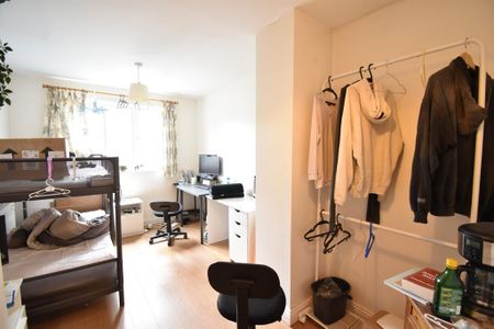 3 bedroom apartment to rent - Photo 4