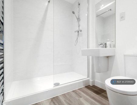 2 bedroom penthouse to rent - Photo 5