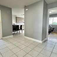 Grand 6 ½ entièrement rénové à louer - Photo 1