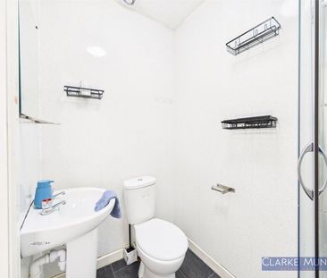 Borough Road, Room 10, Middlesbrough - Photo 4