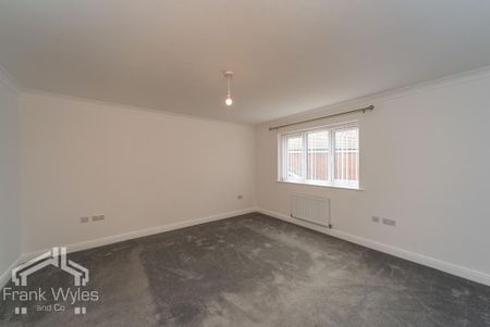 4 bedroom detached house to rent - Photo 4