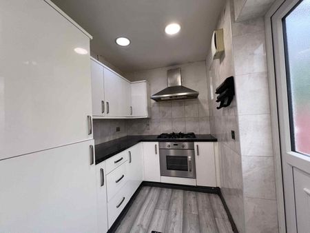 Room in a Shared House, Langbrook Road, SE3 - Photo 2