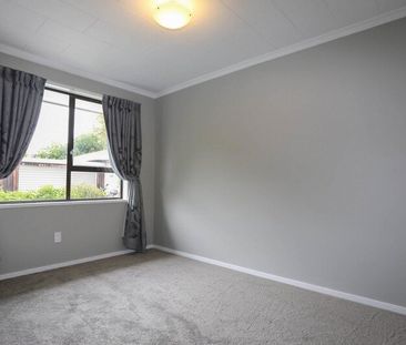 Riccarton – 3 bedroom Unit, Heat Pump, Garage - Photo 2