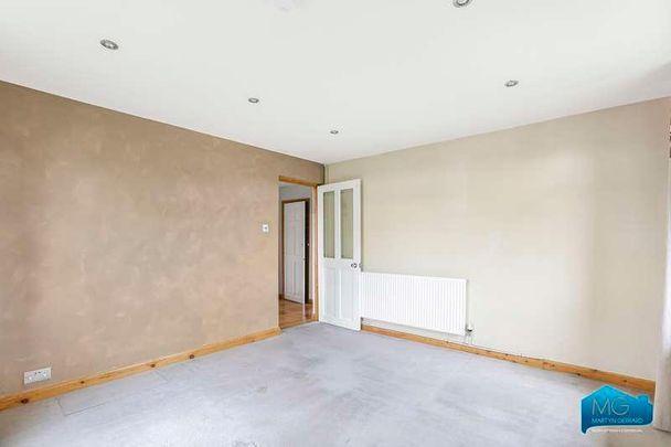 Edgeworth Road, New Barnet, Hertfordshire, EN4 - Photo 1