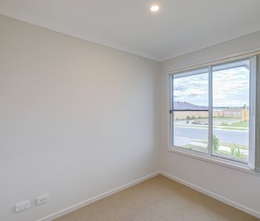 Modern Family Home - Photo 4