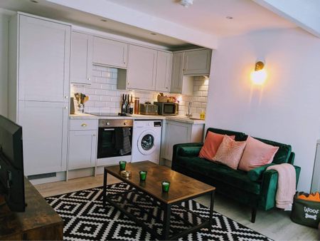 1 Bed End Terrace, Haleys Yard, LS13 - Photo 3