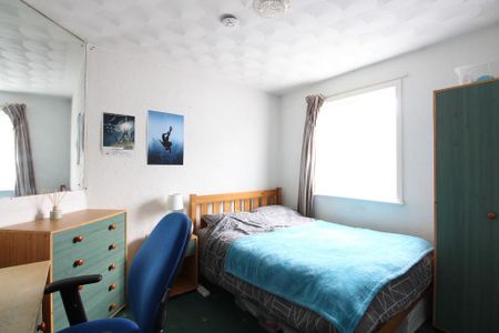 5 bedroom semi-detached house to rent - Photo 2