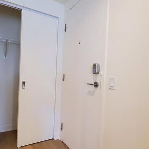 1 Bedroom - 360 Rue Mayor, Montréal - Photo 3