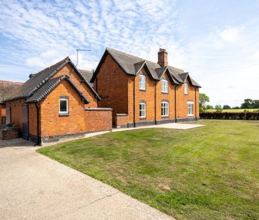 5 bedroom farm house to rent - Photo 1