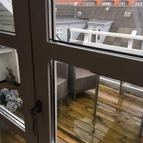 <b>Lys og delevenlig lejlighed på Torvegade – perfekt til studerende eller til deleboende</b> - Photo 1