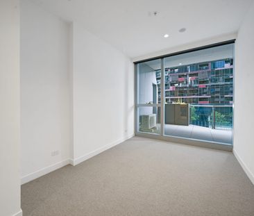 Luxury Living in West Side Place – 509/648 Lonsdale Street - Photo 5