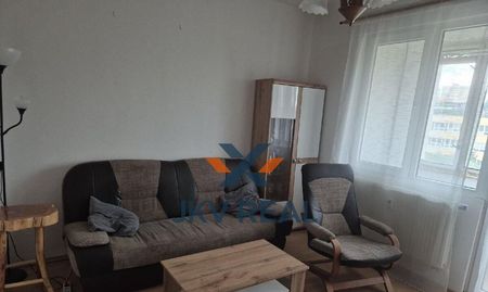 Na prenájom priestranný 2,5-izbový byt na Šrobárovej ulici - Fotografia 4