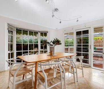 Light and bright in a family-friendly location - Photo 4