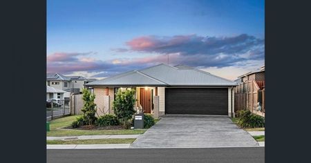 For Lease: Spacious & Stylish Home in Prime Park Ridge Location - Photo 5