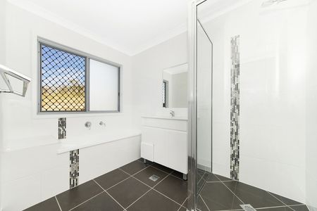 26B Channel Street, Bushland Beach QLD 4818 - Townhouse For Rent | Domain - Photo 4