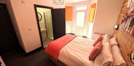 1 bedroom in a house share to rent - Photo 2