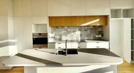 Modern 2 Bedroom Apartment with Premium Featur... - Photo 2