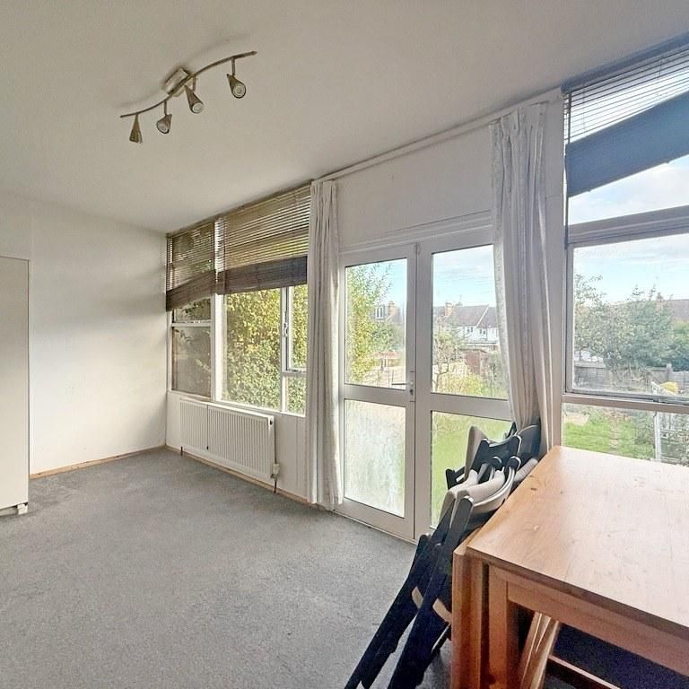 3 bedroom semi-detached house to rent - Photo 1