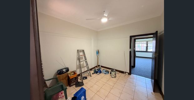 Large 2 Bedroom Unit in the Heart of Hamilton + garage - Photo 1