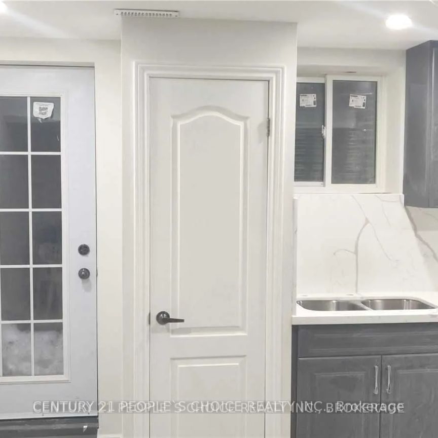 Detached Home For Lease | W9238503 - Photo 1