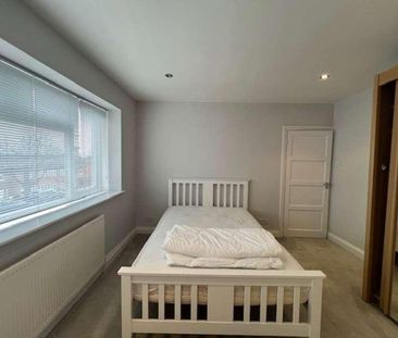 Eatons Mead, Chingford, E4 - Photo 4