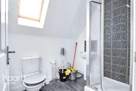 3 bedroom end of terrace house to rent - Photo 3