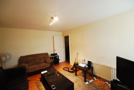 5 Bed - Kelvin Grove, Sandyford - Photo 4