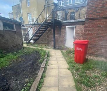 2 bedroom flat to rent - Photo 6