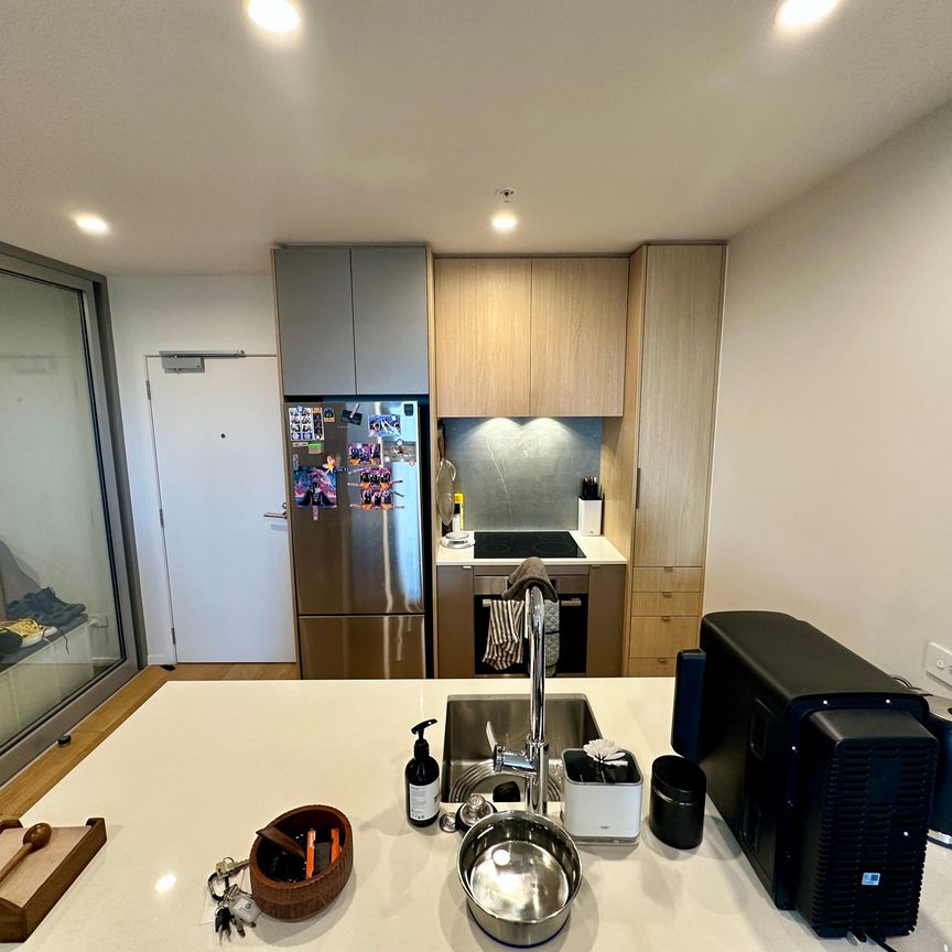 Modern Two Bedroom Apartment - Photo 1