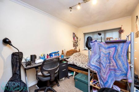 5 bedroom semi-detached house to rent - Photo 2