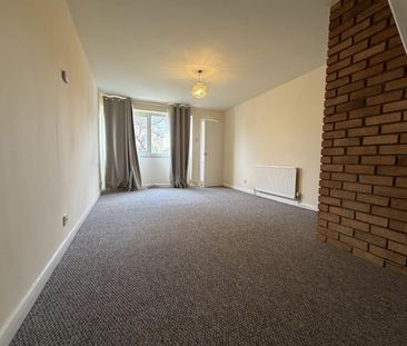 2 Bed House - mid terrace - Photo 3