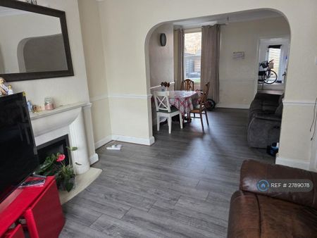 3 bedroom terraced house to rent - Photo 3
