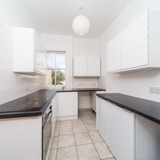 4 bedroom flat to rent - Photo 1