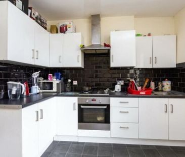 2 Bedroom Flat To Let - Photo 1