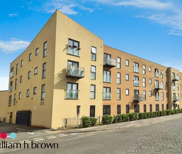 Dock Road, Tilbury - Photo 1