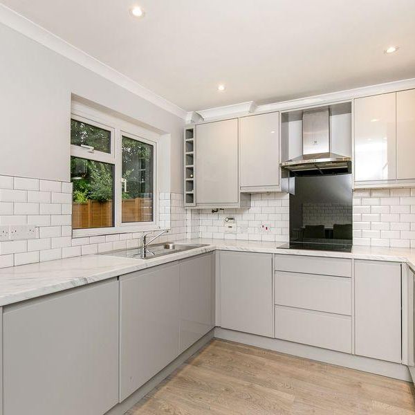 4 bedroom detached house to rent - Photo 1