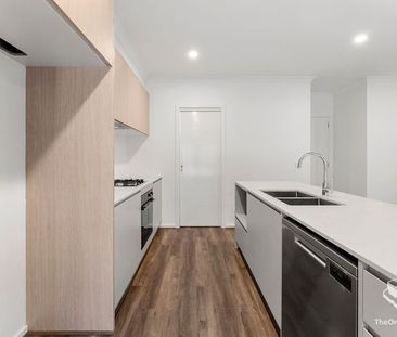 Near New Modern Family Living - Photo 3