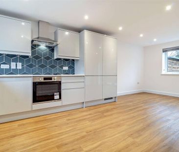 2 bedroom semi-detached house to rent - Photo 6