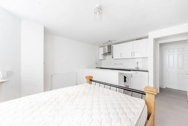 Studio to rent - Photo 1